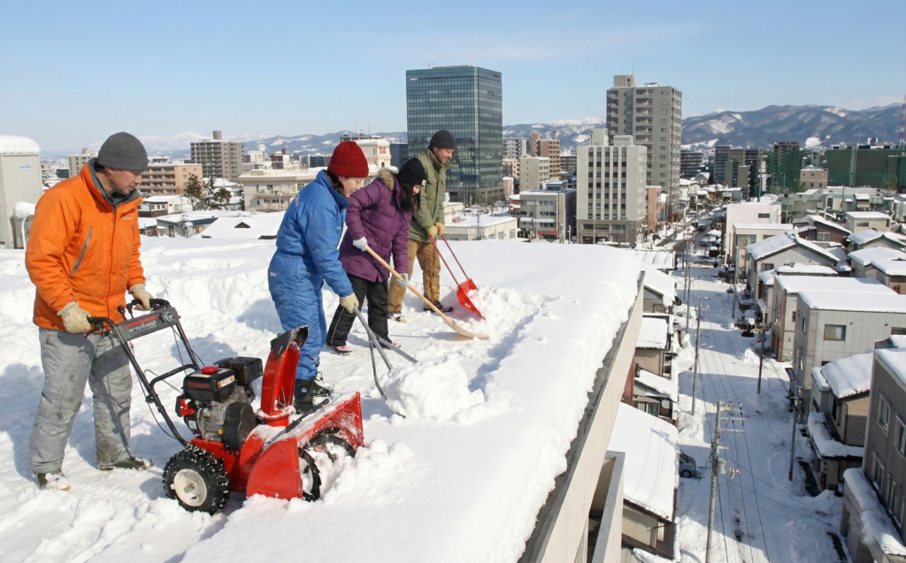 雪かきの様子画像